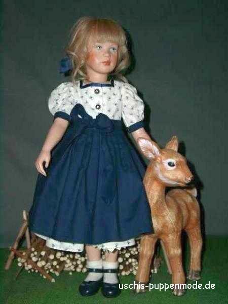 Leinen-Puppendirndl mit blauen
Blümchen