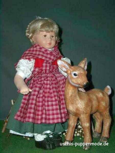Puppendirndl mit karierter Schürze und
kariertem Schultertuch