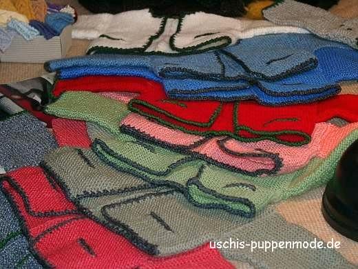 Puppenstrickjacken in allen Farben