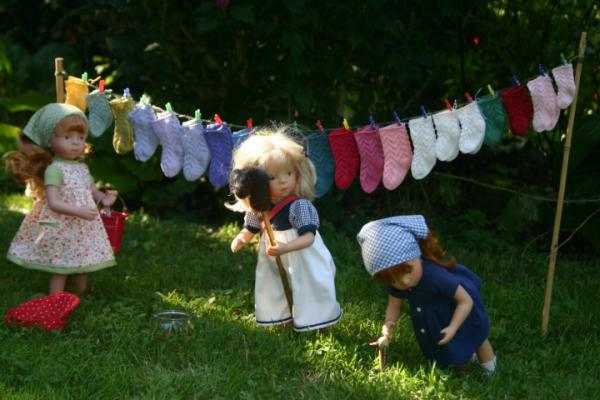 Puppenstrümpfe auf
"Wäscheseil"